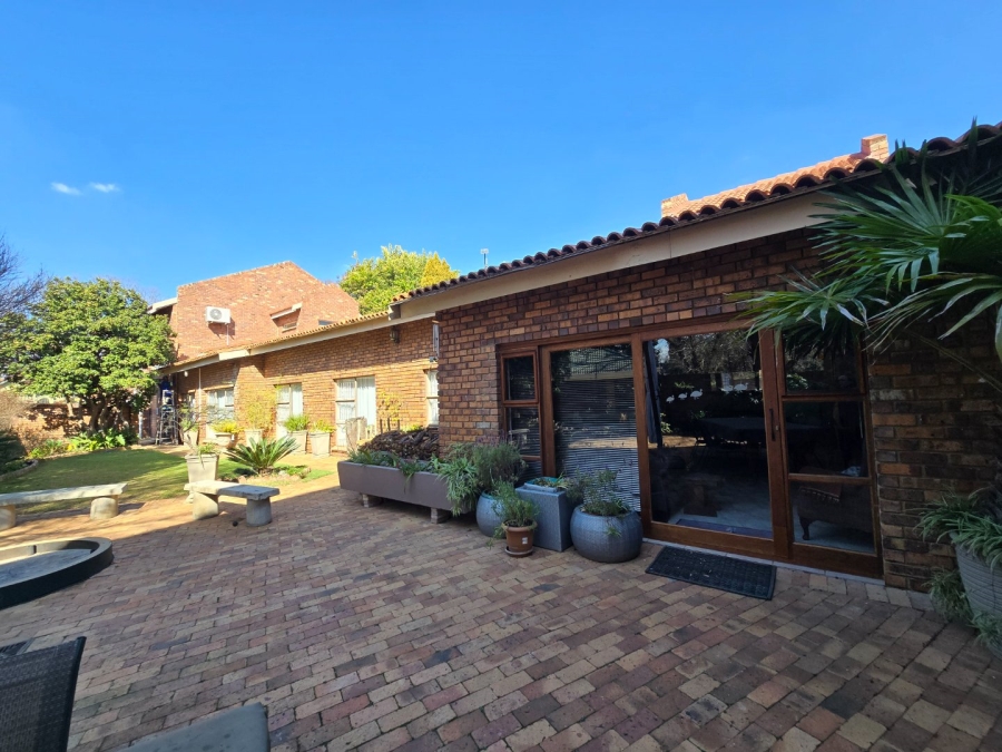 8 Bedroom Property for Sale in Grimbeeck Park North West